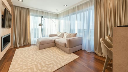 Why does laminate flooring squeak?